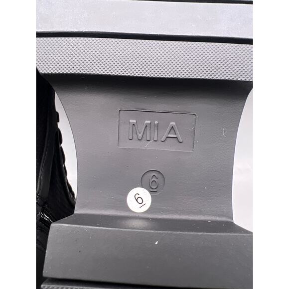 Mia Havenn Lace-Up Bootie – Black – 6 – NWOB - Picture 9 of 12